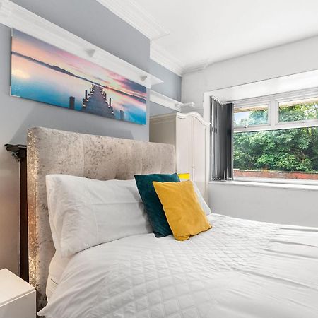 Hilltop Place Suites Near Meadowhall Sheffield Kültér fotó