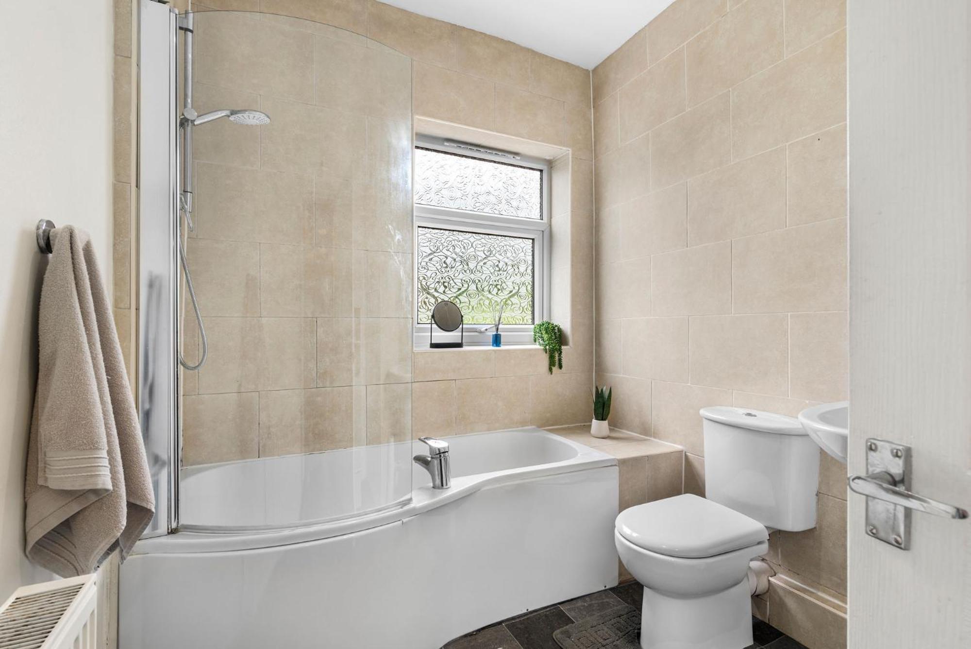 Hilltop Place Suites Near Meadowhall Sheffield Kültér fotó