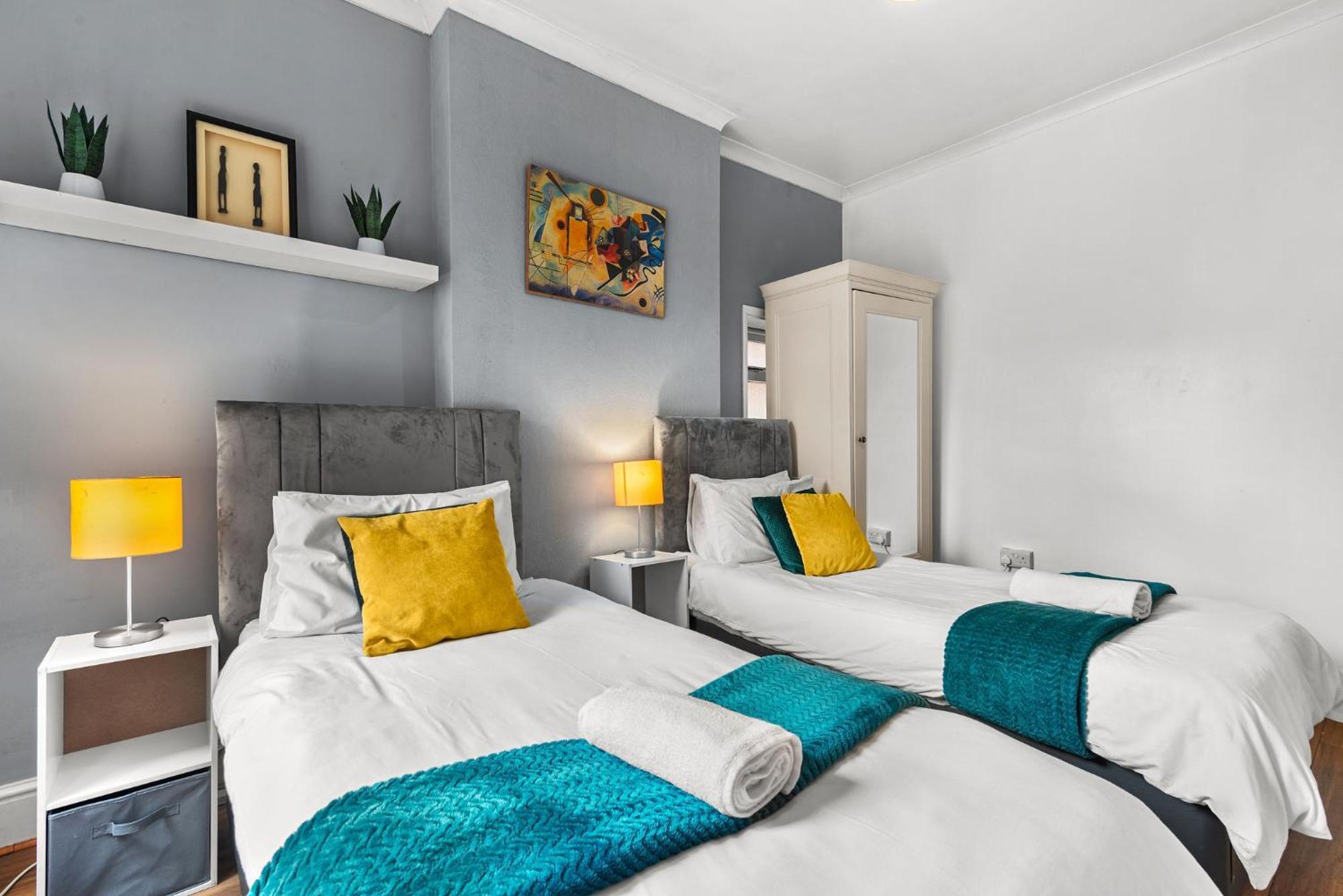 Hilltop Place Suites Near Meadowhall Sheffield Kültér fotó